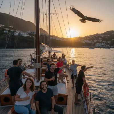Veleiro ao Pôr do Sol em Câmara de Lobos com Gavião