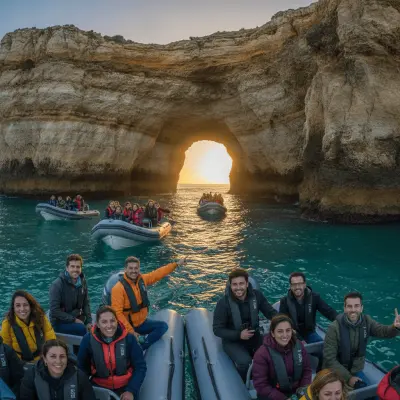 Benagil ao Nascer do Sol: Passeio de Barco desde Lagoa