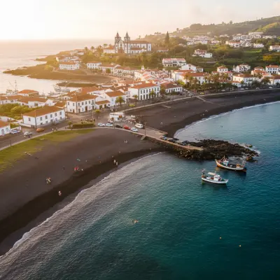 Ponta Delgada: Areia Negra e Estratégias para Fugir às Multidões